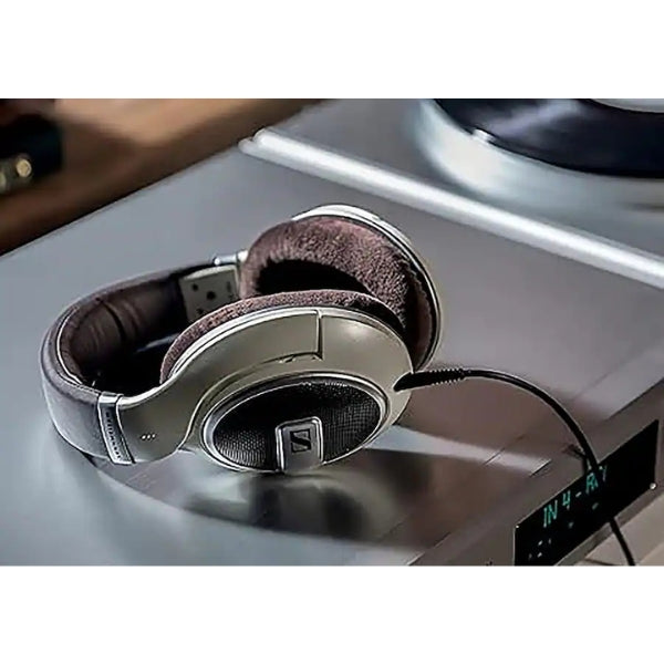 Audífonos-Sennheiser-HD-599-Wired-Open-Back-Over-the-Ear-Headphones-HD-5-BrownIvoryMatte-Metallic