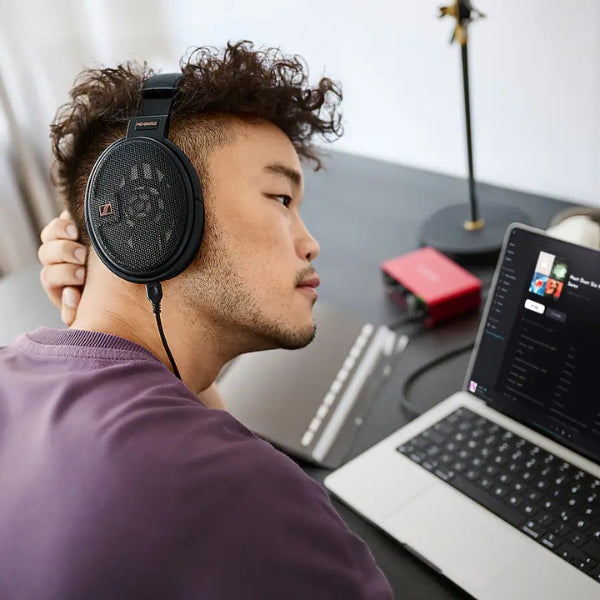 Audífonos-Sennheiser-HD-660S2-Wired-Over-the-Ear-Headphones-Black