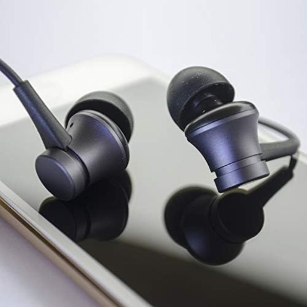 Audifonos-XIAOMi-MI-N-EAR-Colar-Negro-ejemplo2
