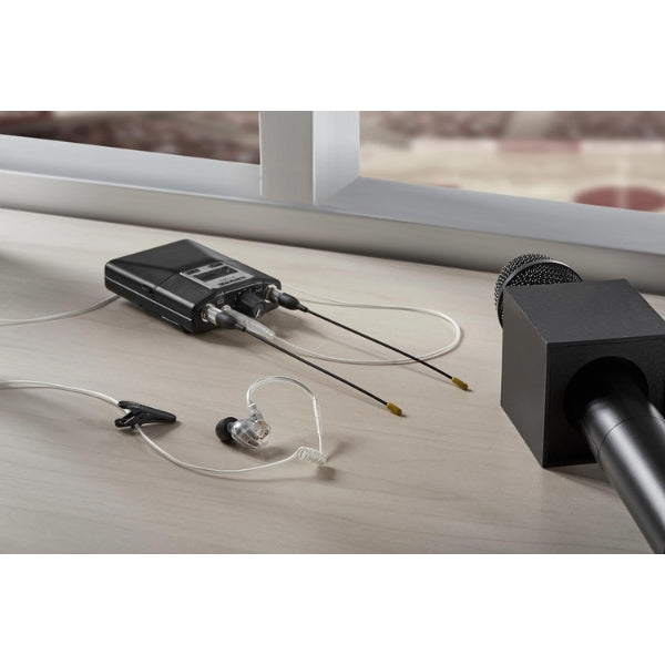 Audífonos-in-ear-Shure-SE425-PRO-con-cable-Transparente