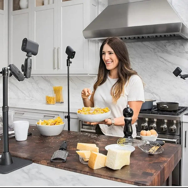 Cámara Digital Logitech Mevo Start (Paquete de 3), Full HD 1080p, Lente 3.6mm, Streaming en Vivo, Batería 6h, Control por App, Negro