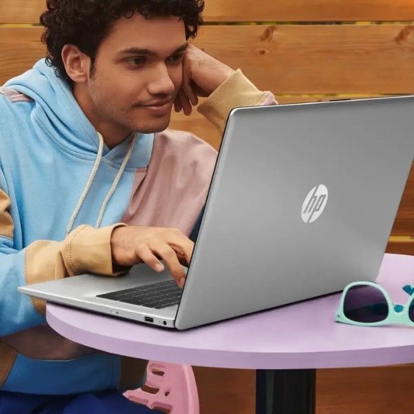 Laptop-HP-Full-HD-Intel-Core-i7-1355U-16GB-RAM-1TB-SSD-17,3-Intel-Iris-Xe-Graphics-Win-11-Home-Natural-Silver