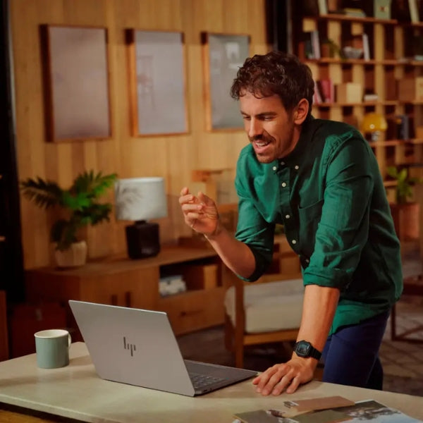 Laptop-HP-OmniBook-Ultra-Touchscreen-AMD-Ryzen-AI-9-Series-300-32GB-RAM-2TB-SSD-14-AMD-Radeon-Meteor-Silver