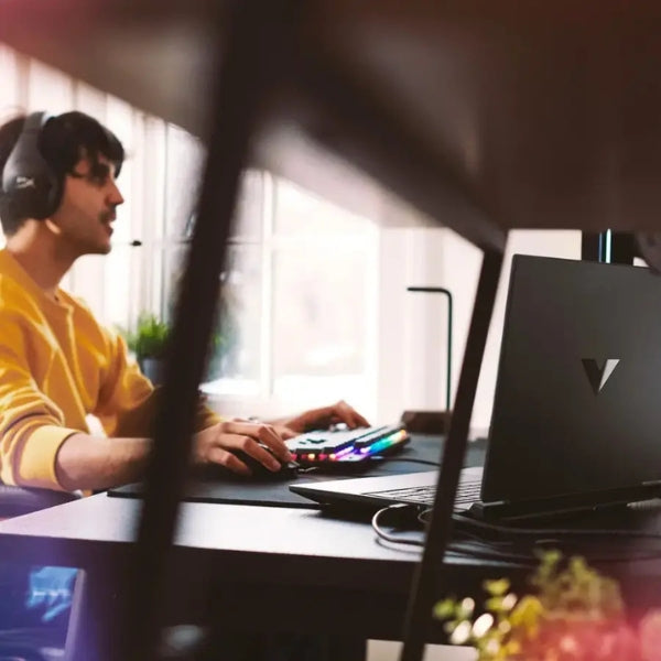 Laptop-HP-Victus-Intel-Core-i5-13ª-generación-8GB-RAM-512GB-SSD-15,6-NVIDIA-GeForce-RTX-3050-Mica-Silver