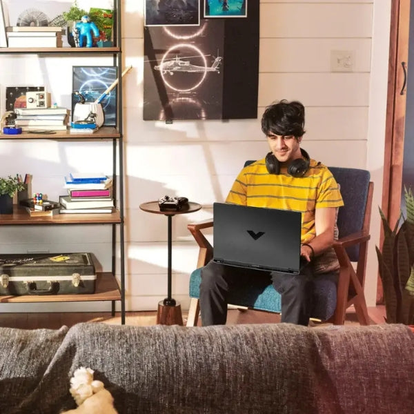 Laptop-HP-Victus-Intel-Core-i7-13ª-generación-16GB-RAM-1TB-SSD-15,6-NVIDIA-GeForce-RTX-5060-Mica-Silver