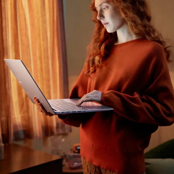 Laptop-Samsung-Galaxy-Book4-Intel-Core-7-Series-1-16GB-RAM-512GB-SSD-15,6-Intel-Graphics-Silver