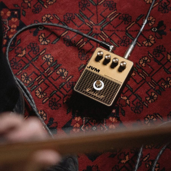 Pedal-de-efectos-para-guitarra-Marshall-JVM-Overdrive-y-Distorsión-Negro-y-Dorado