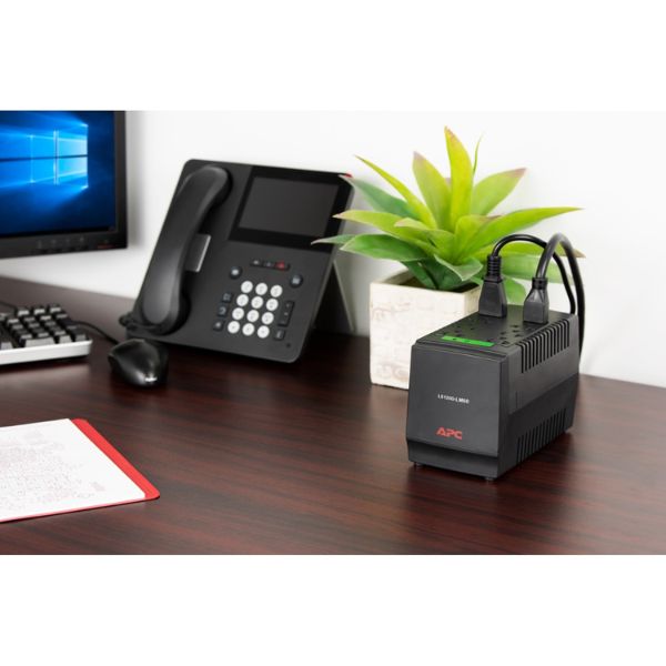 REGULADOR-AUTOMATICO-APC-DE-VOLTAGE-1200VA-EJEMPLO1