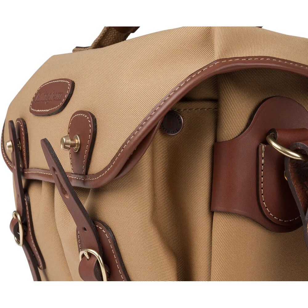 Bandolera Billingham Hadley Chico Pro (Khaki Canvas/Beige Leather Trim, 5L) - en uso