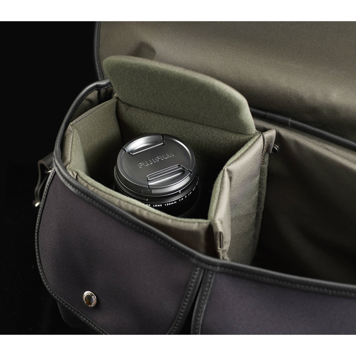 Bandolera Billingham Hadley One (Sage FibreNyte con Chocolate Leather) - puertos y conexiones