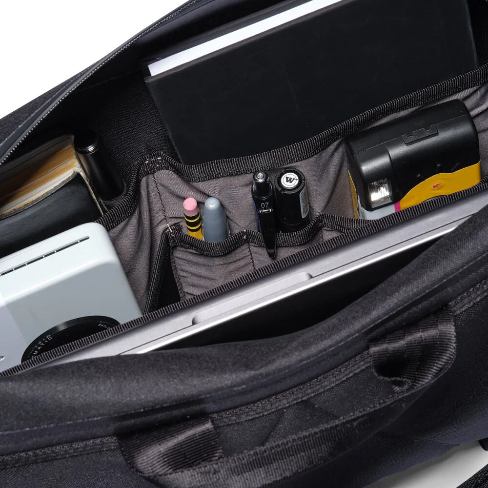 Bandolera Chrome Industries Kadet Max Sling WP (15L) (BG-394-BK-NA) - vista lateral