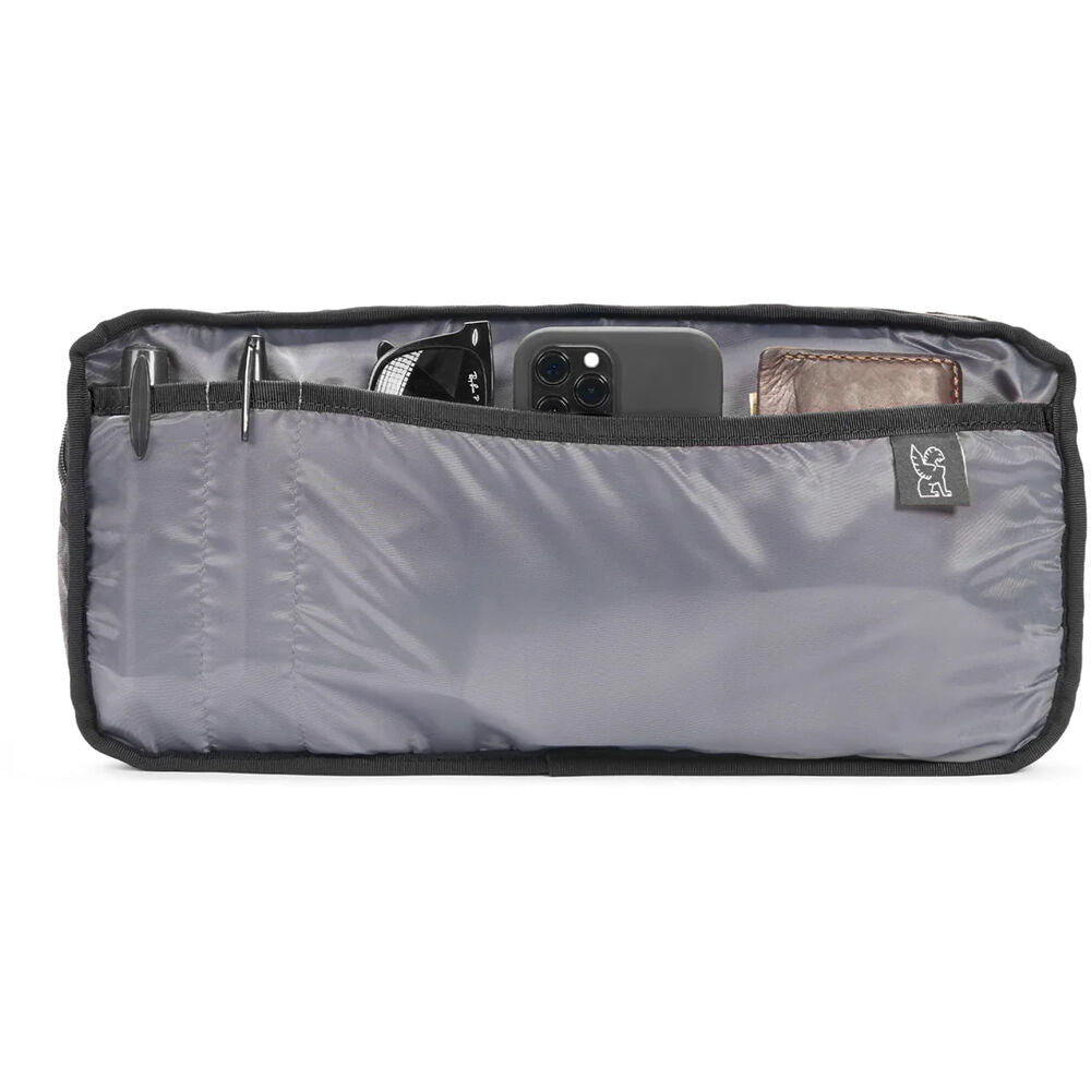 Bandolera Chrome Industries Kadet Sling (Negro XRF, 9L) - puertos y conexiones