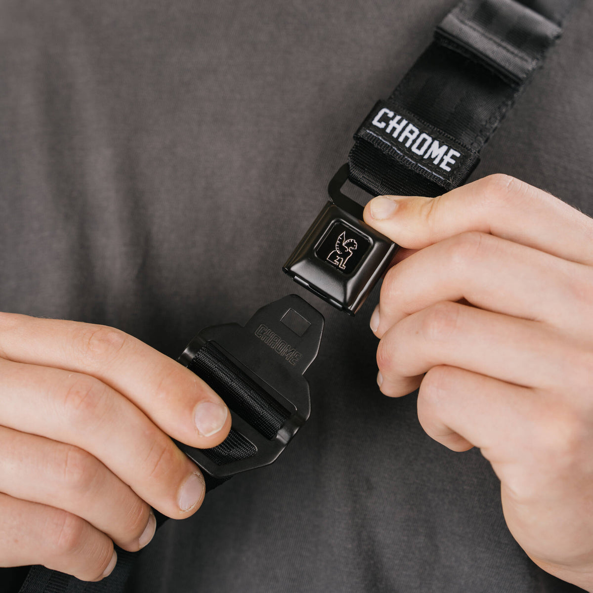 Bandolera Chrome Industries Micro Kadet Sling (Negro, 3L) - vista lateral