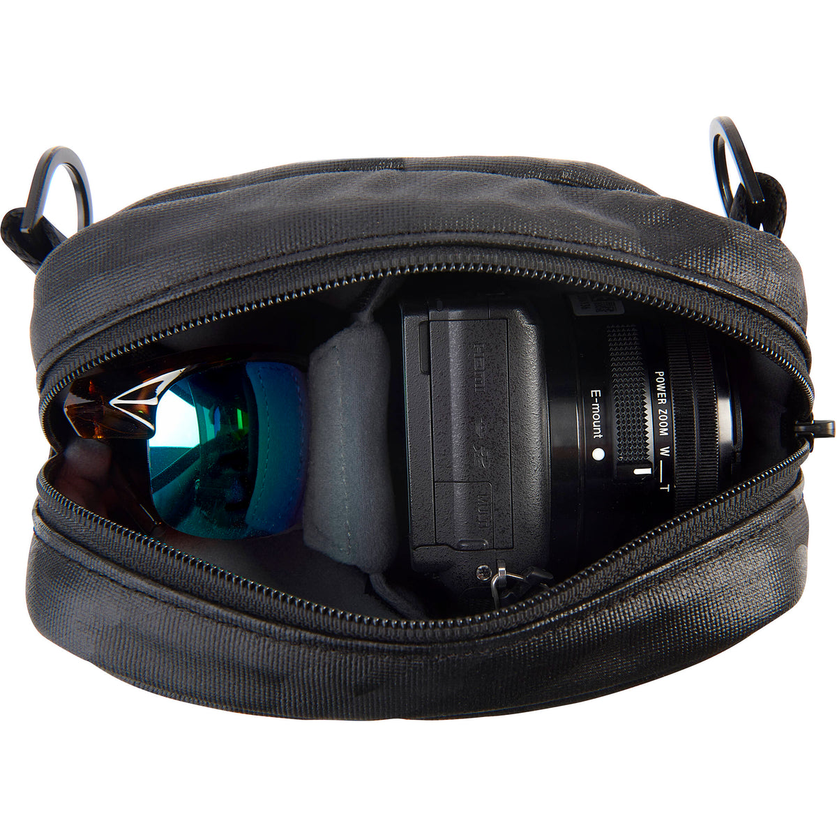 Bandolera Hex Ranger Crossbody (Blackout Camo) - puertos y conexiones