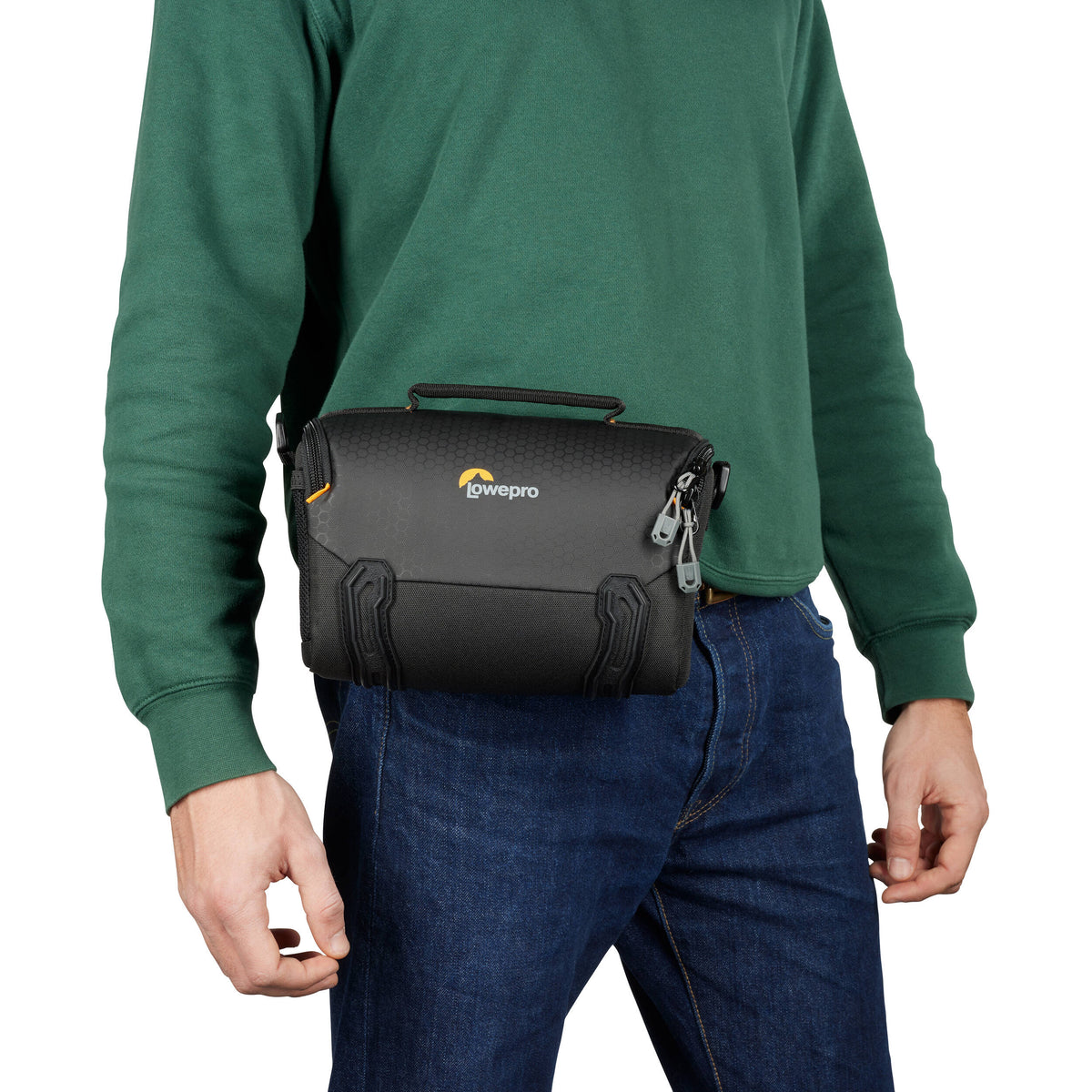 Bandolera Lowepro Adventura SH 140 III (Negro) - en uso