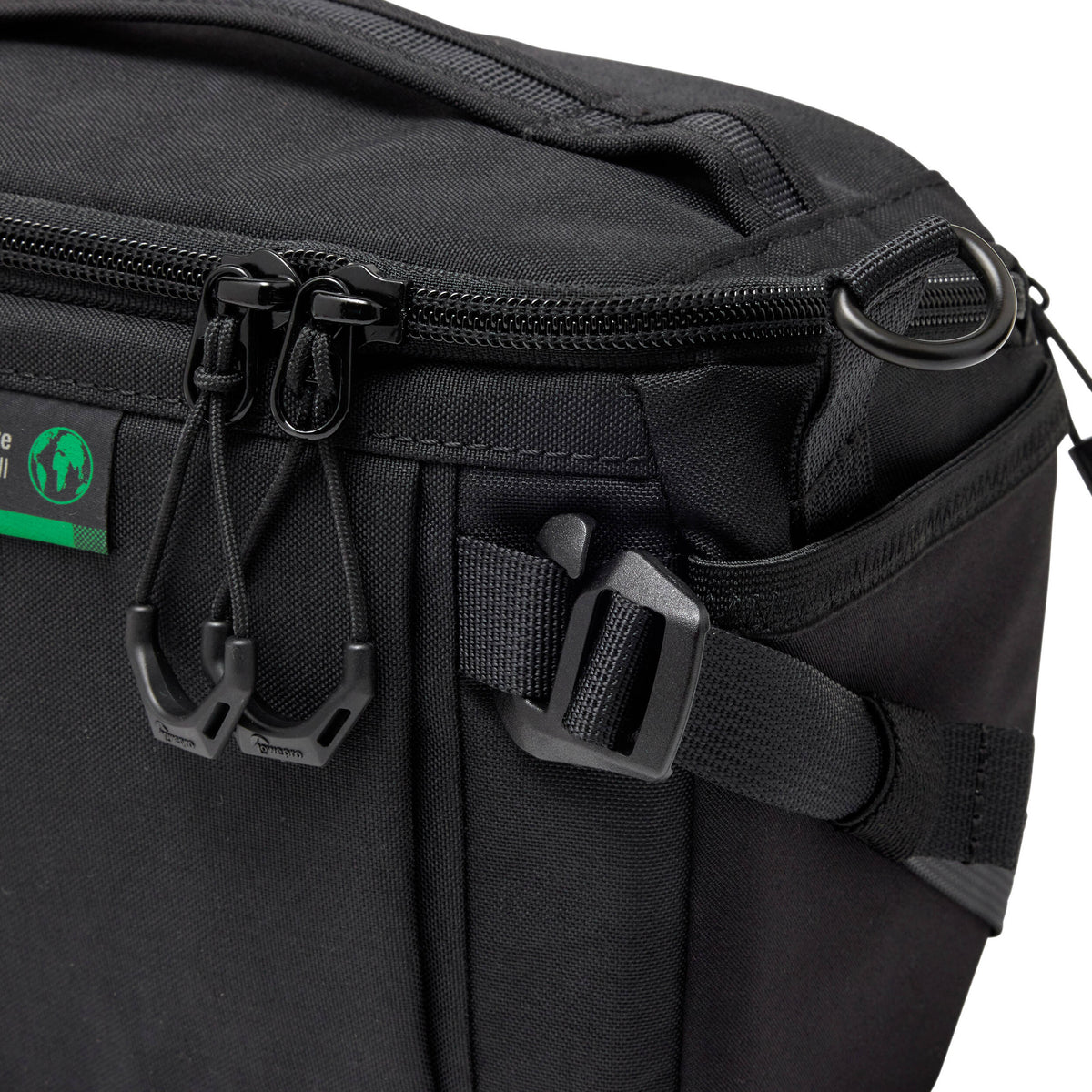 Bandolera Lowepro ProTactic Lite SLX 110 AW III Sling (Negro, 4L) - en uso
