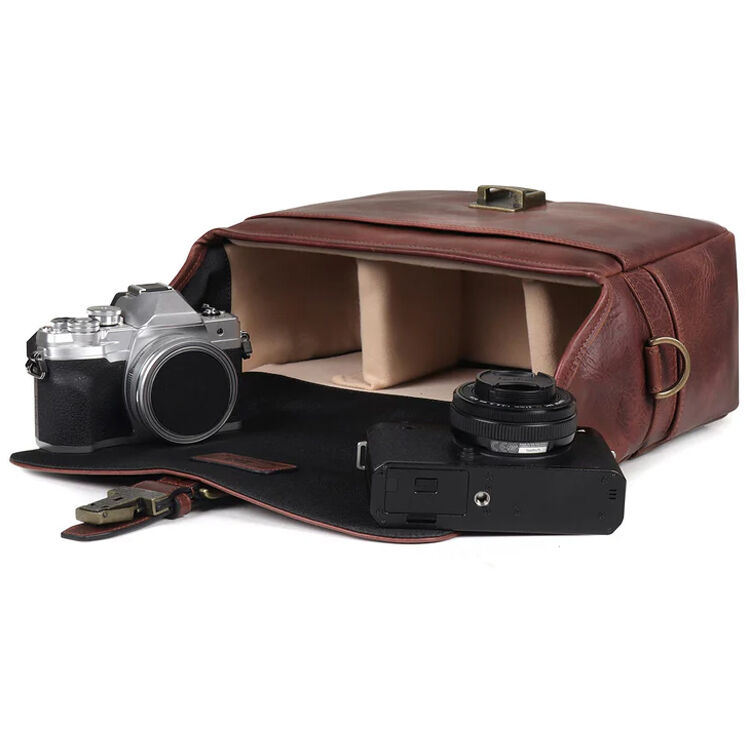 Bandolera MegaGear Leather Messenger (Brown) - puertos y conexiones