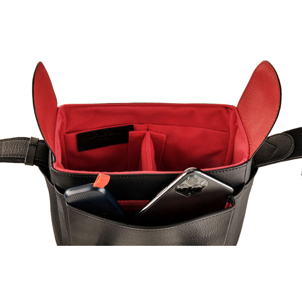 Bandolera Oberwerth Louis para Leica M11 (Negro con Negro Stitching & Hardware) - vista lateral