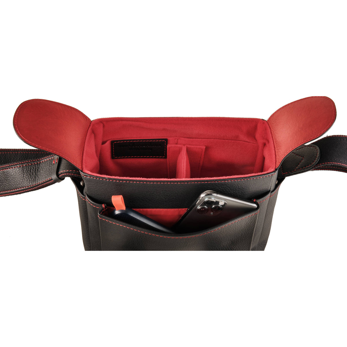 Bandolera Oberwerth Louis para Leica M11 (Negro con Rojo Stitching) - vista lateral