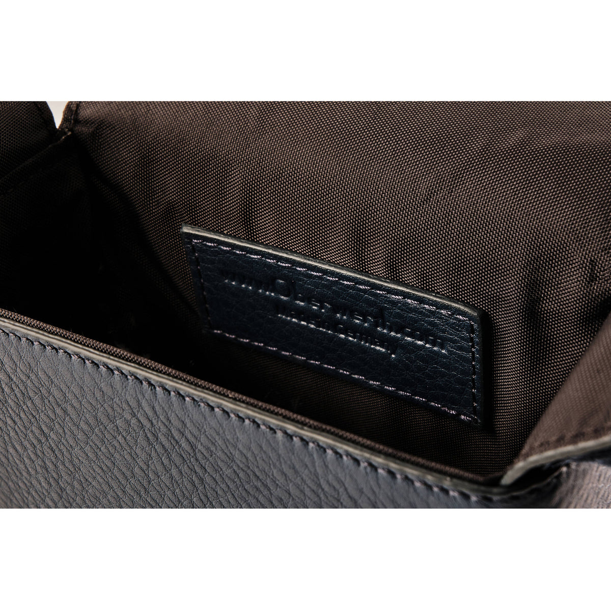 Bandolera Oberwerth Micro para Leica Sofort 2 (Kiwi) - en uso