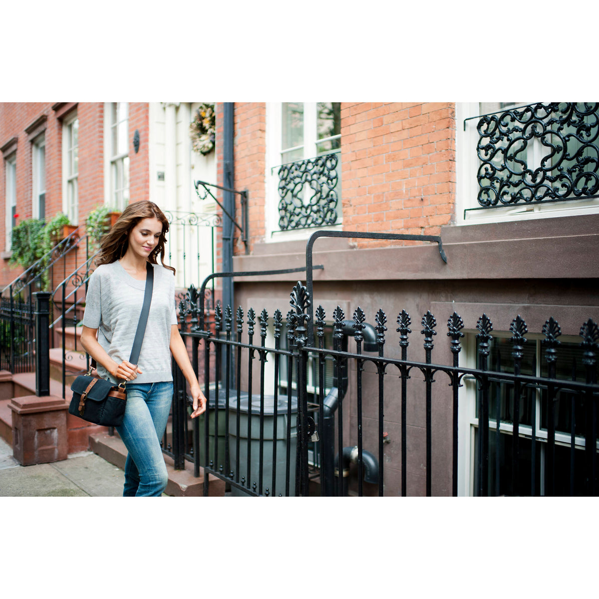 Bandolera ONA Bowery II (Negro Canvas) - en uso