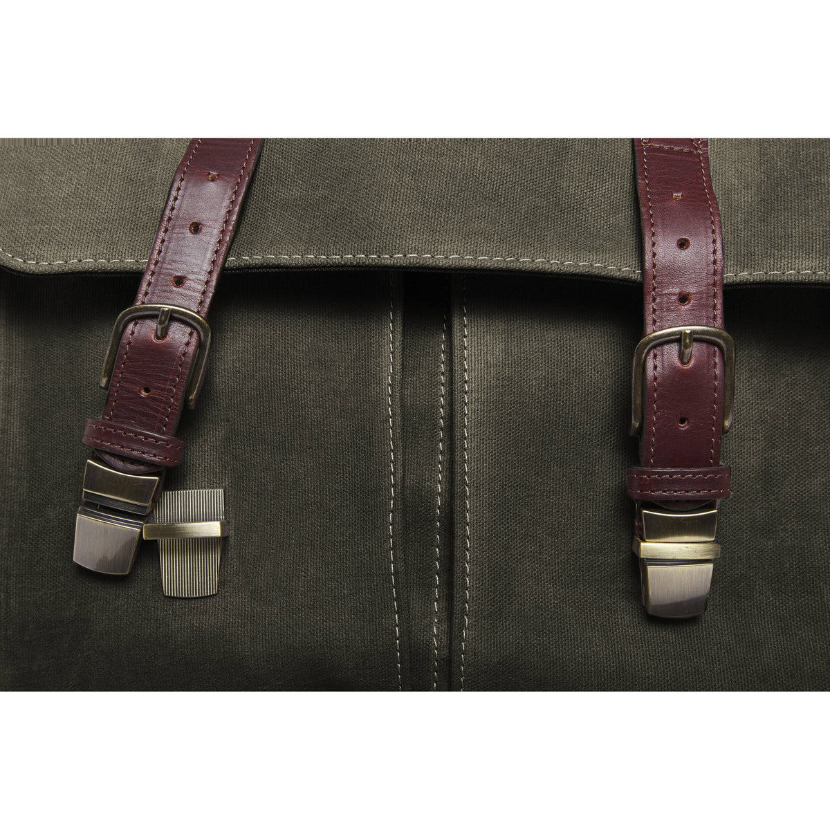 Bandolera ONA Brixton /Laptop Messenger (Verde oliva Canvas) - puertos y conexiones