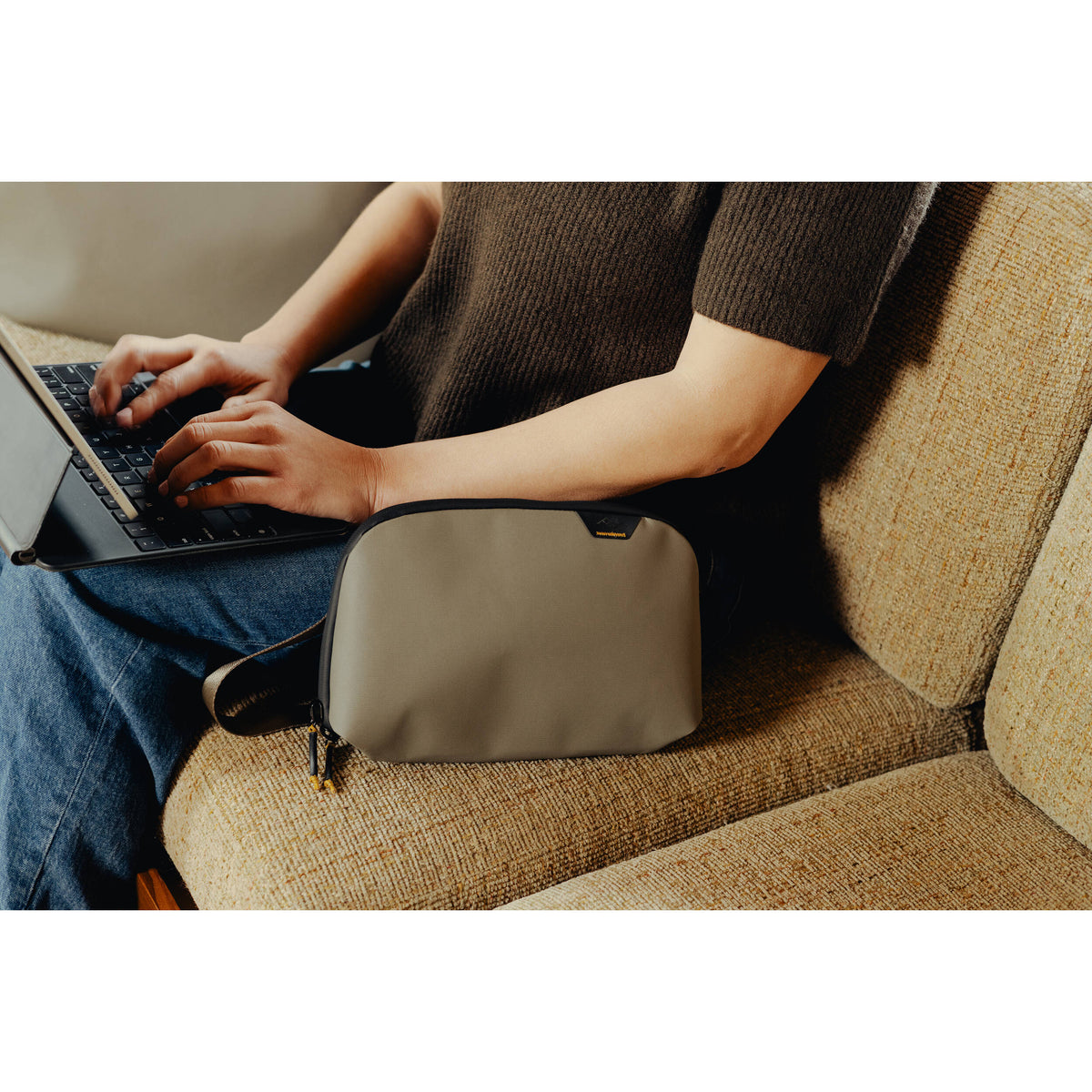 Bandolera Peak Design Travel Crossbody (Stone, 3L) - contenido de la caja