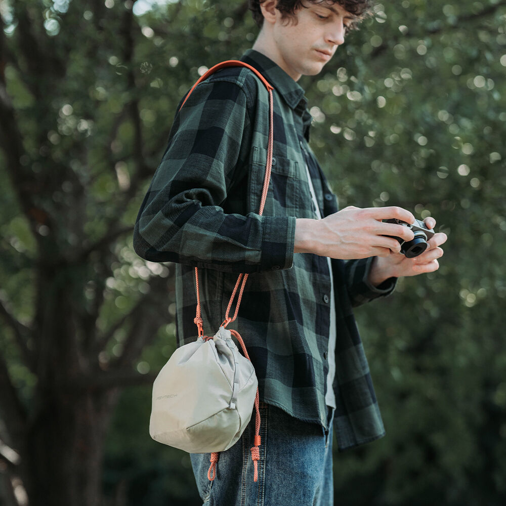 Bandolera PGYTECH OneGo con cordón (Ivory) - vista trasera