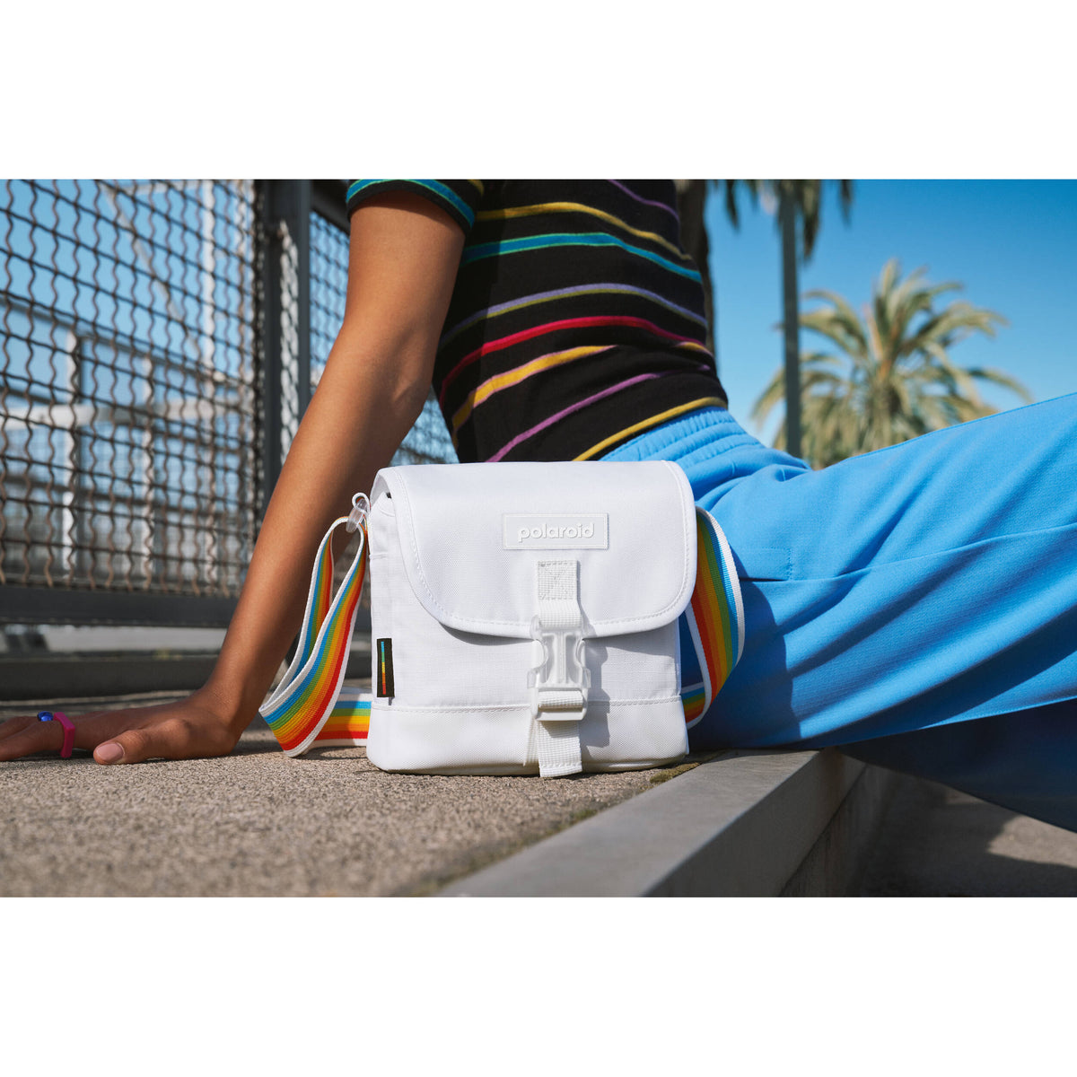 Bandolera Polaroid Box (Blanco) - puertos y conexiones