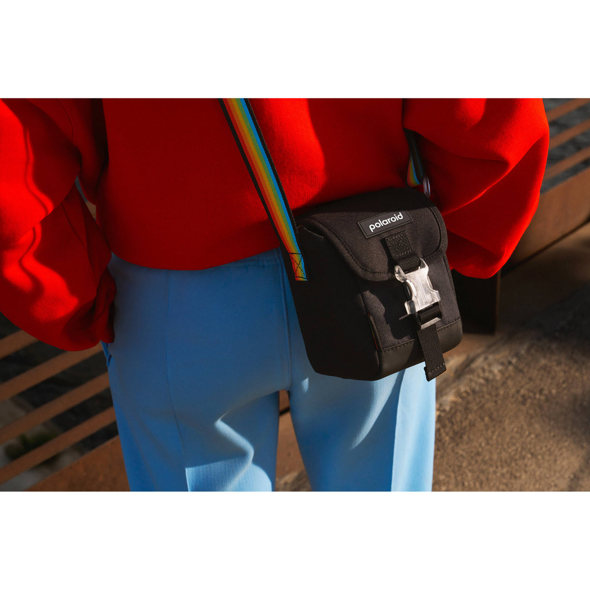 Bandolera Polaroid Go para Go Mini (Negro Spectrum) - en uso