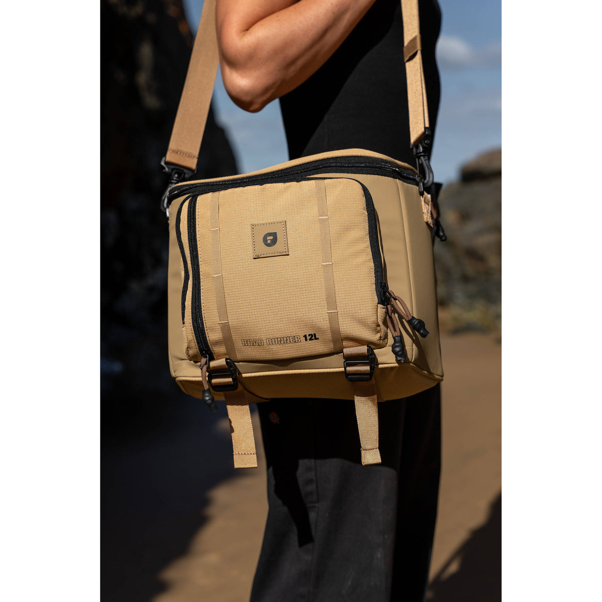 Bandolera PolarPro RoadRunner (Desert, 12L) - detalle