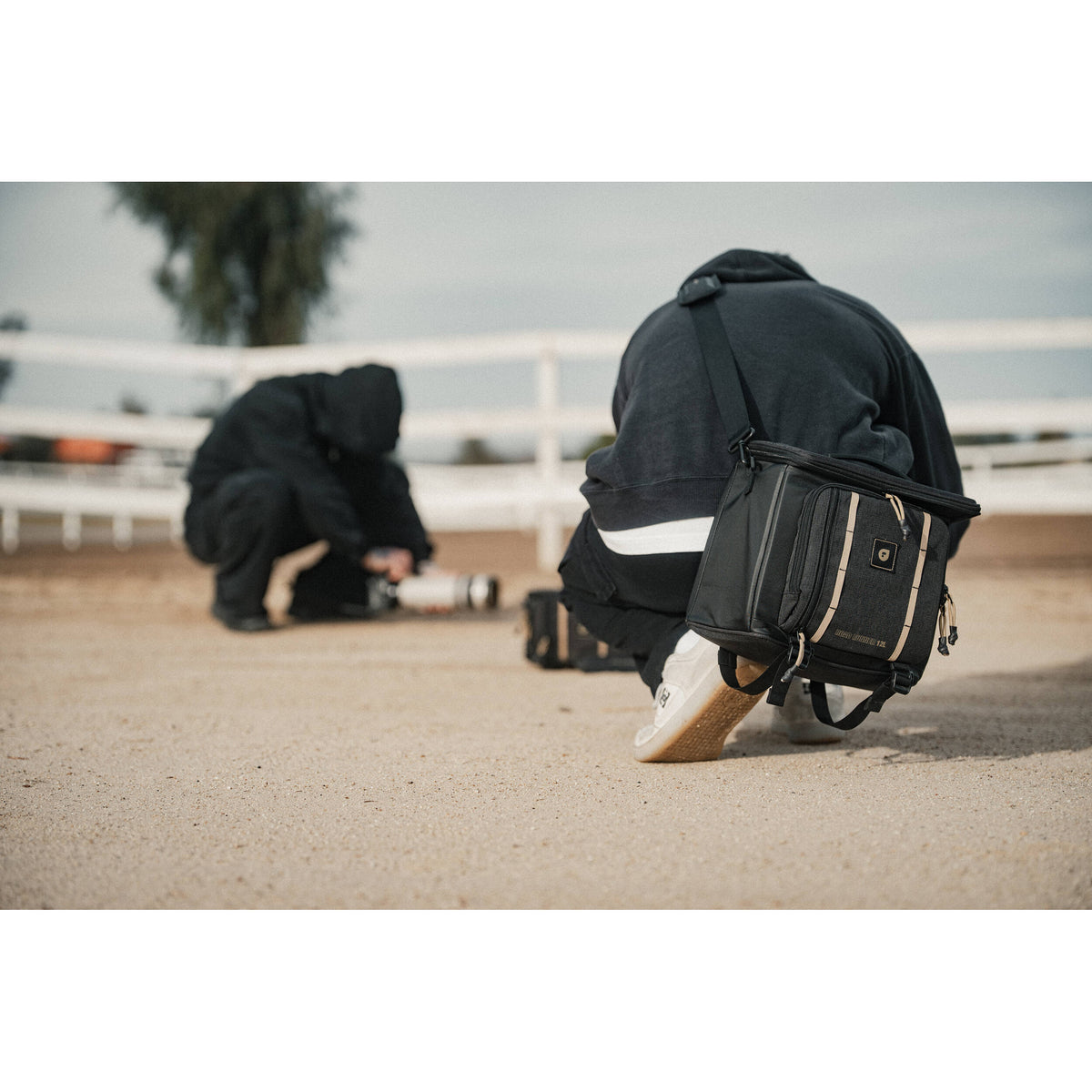 Bandolera PolarPro RoadRunner (Negro, 12L) - contenido de la caja