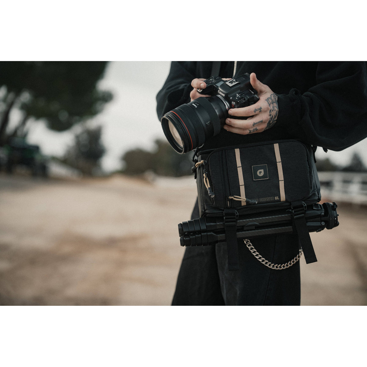 Bandolera PolarPro RoadRunner (Negro, 6L) - en uso