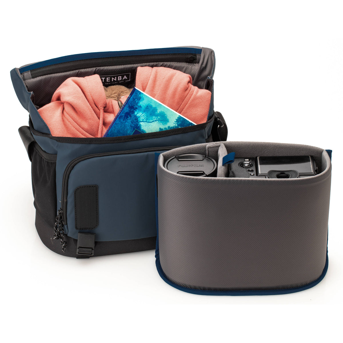 Bandolera Tenba DNA 9 Slim Messenger (Azul) - puertos y conexiones
