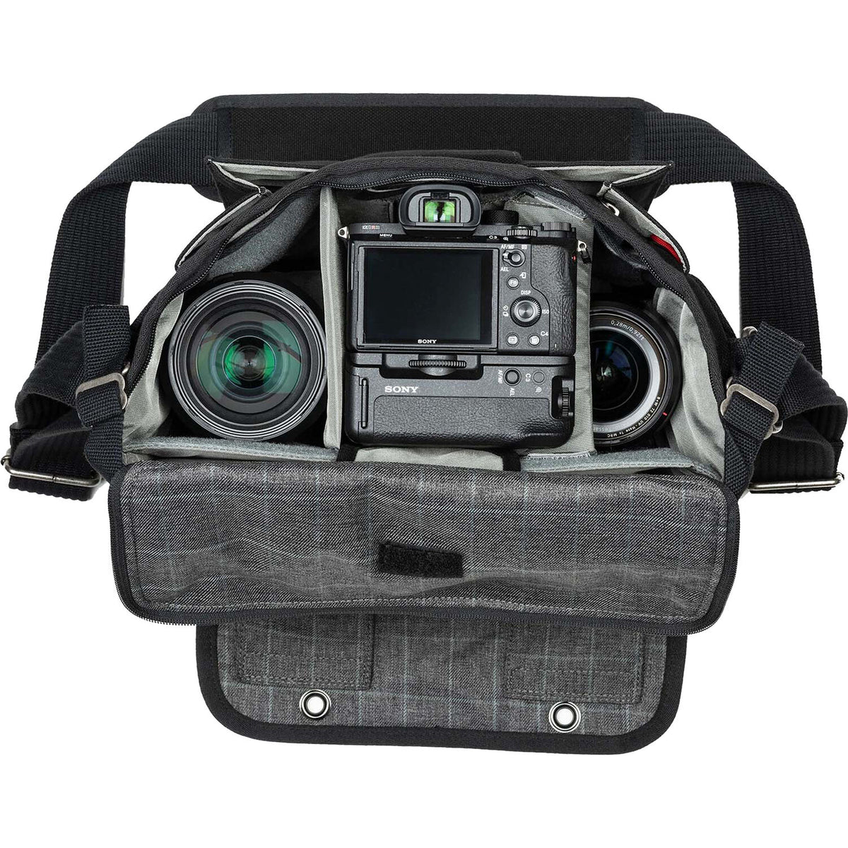 Bandolera Think Tank Photo Retrospective 10 V2.0 (Negro) - en uso