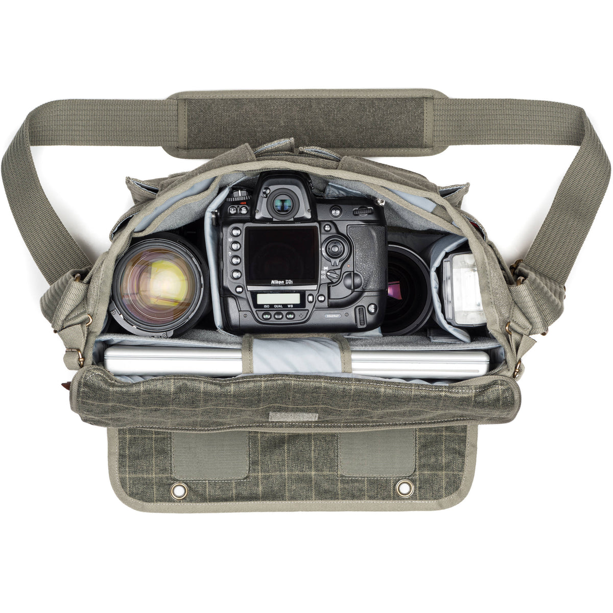 Bandolera Think Tank Photo Retrospective 30 V2.0 (Negro) - en uso