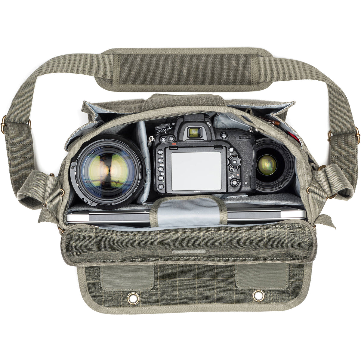 Bandolera Think Tank Photo Retrospective 7 V2.0 (Negro) - en uso