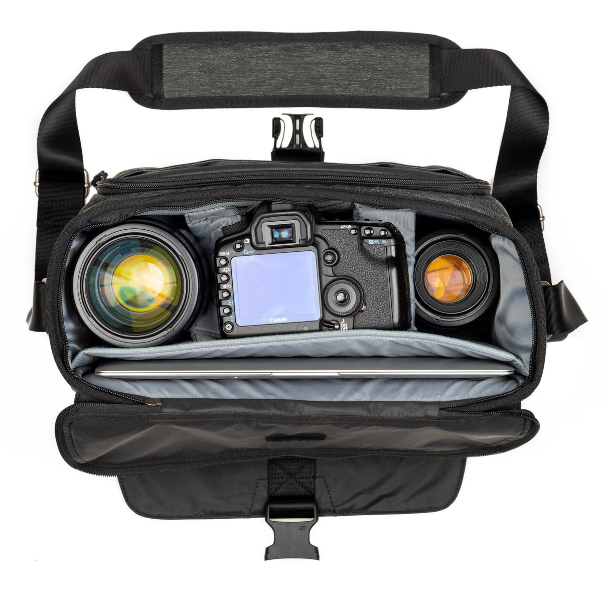 Bandolera Think Tank Photo Vision 13 (Graphite) - puertos y conexiones