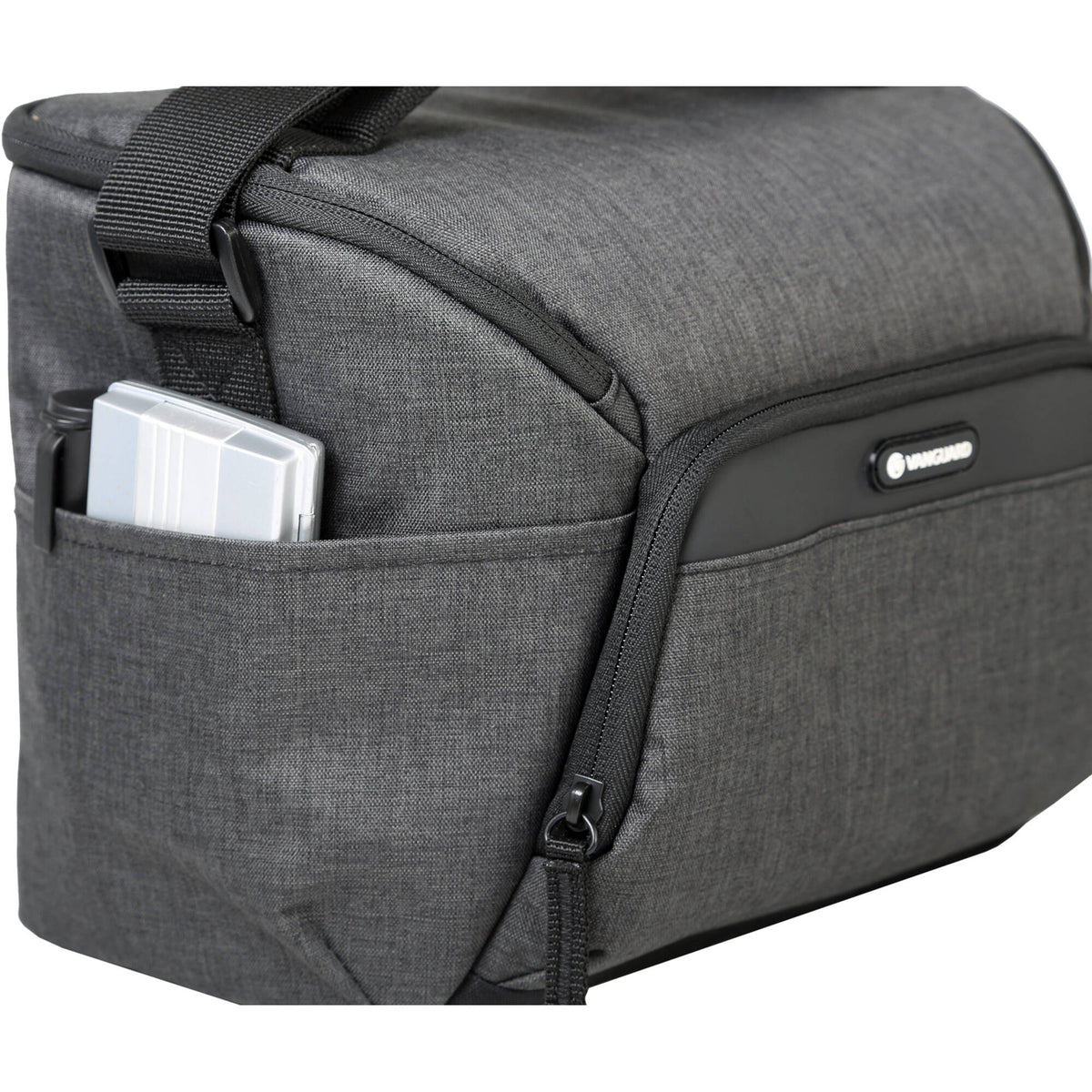 Bandolera Vanguard Vesta Aspire 25 (Gris, 9.3L) - en uso