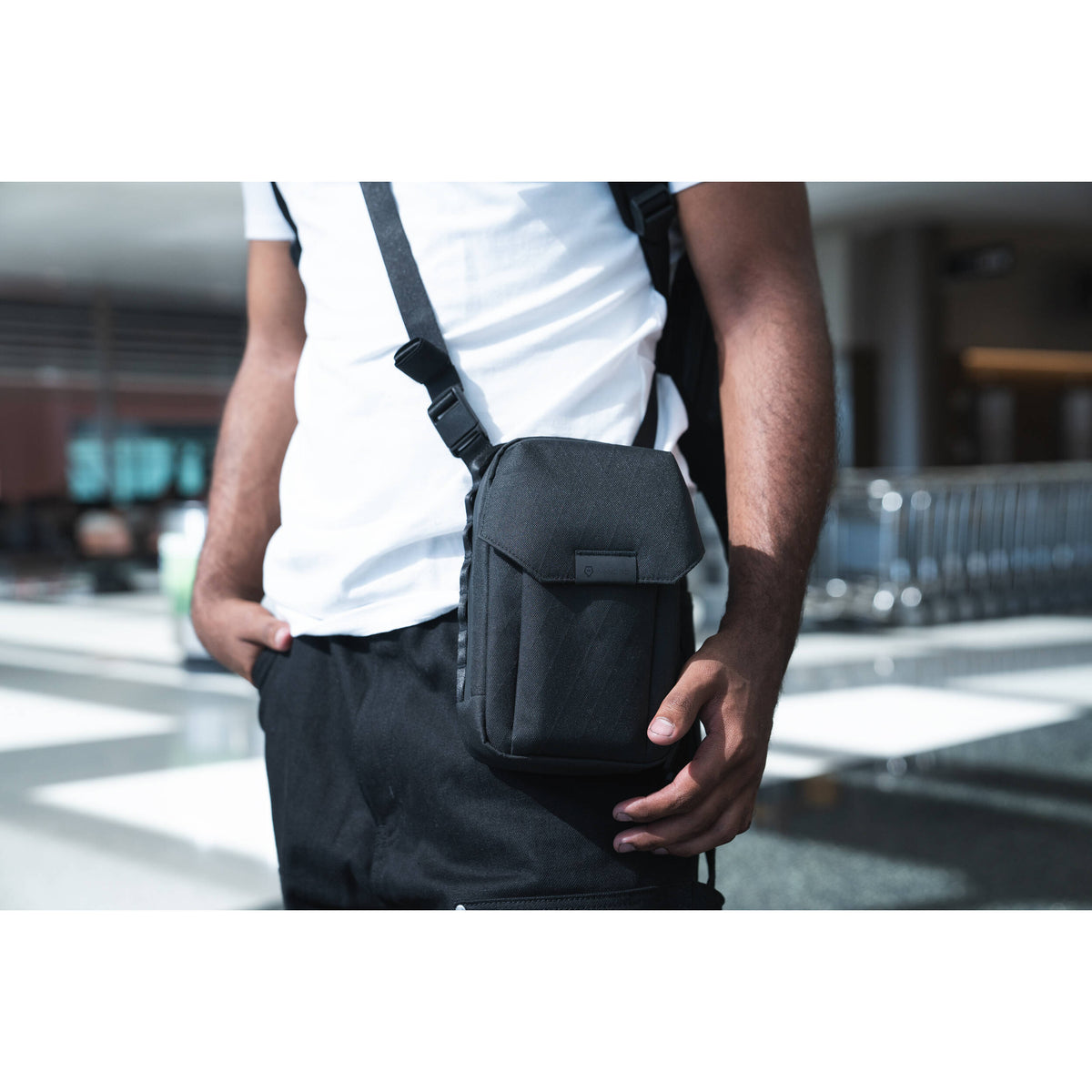 Bandolera WANDRD X1 Crossbody (Mediano) - contenido de la caja