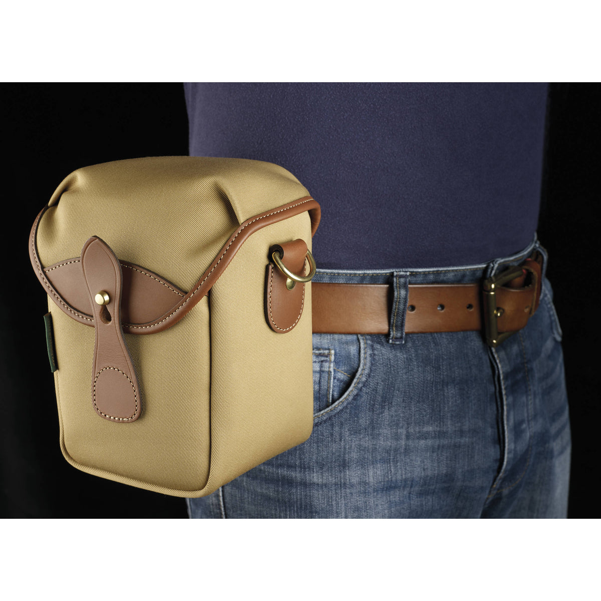 Bolso Bandolera Billingham 72 (Caqui lona/Arena cuero Trim, 1.4L) - en uso