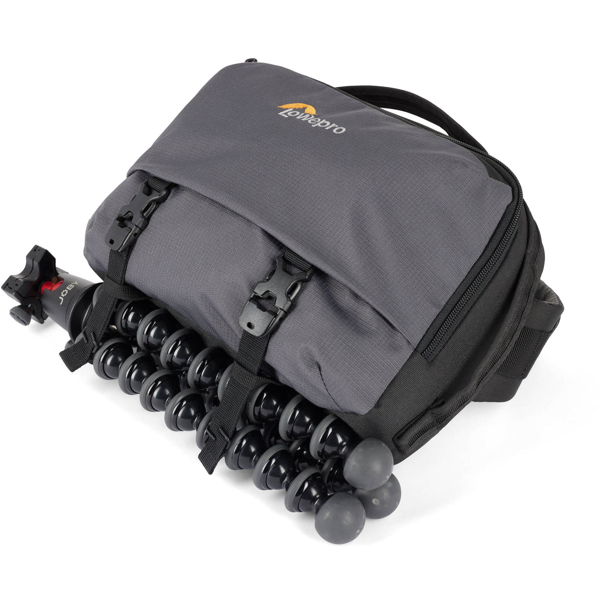 Bolso Bandolera Lowepro Trekker Lite SLX 120 Sling-Style (Gris) - en uso