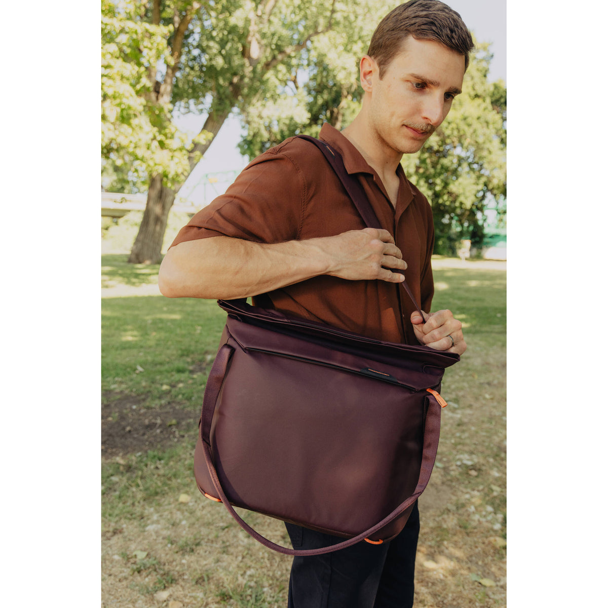 Bolso Peak Design Everyday (Eclipse Purple) - detalle