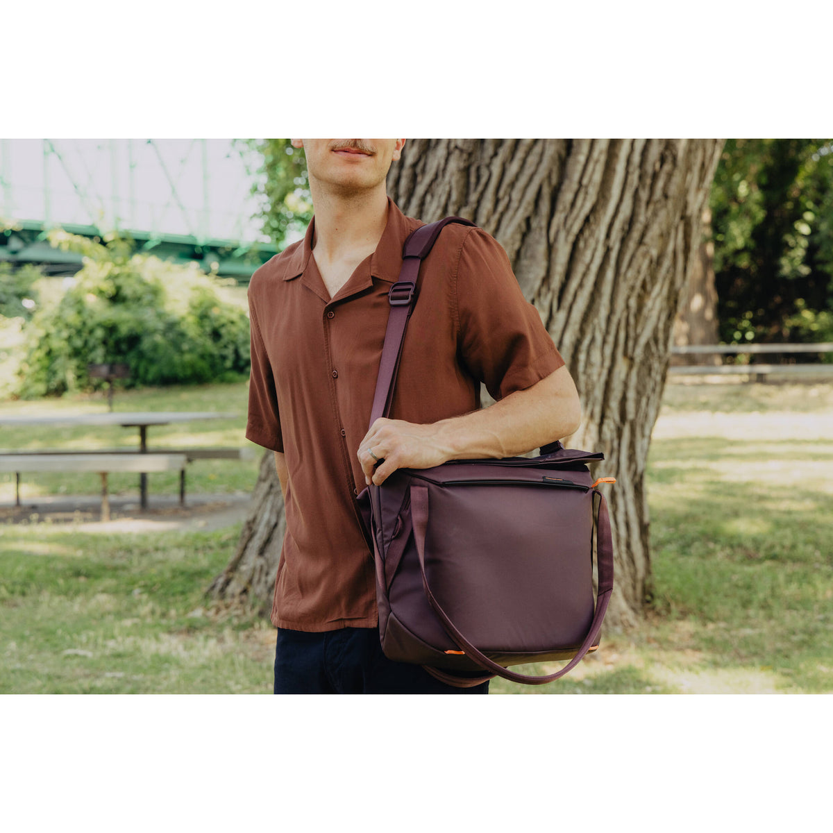 Bolso Peak Design Everyday (Eclipse Purple) - contenido de la caja