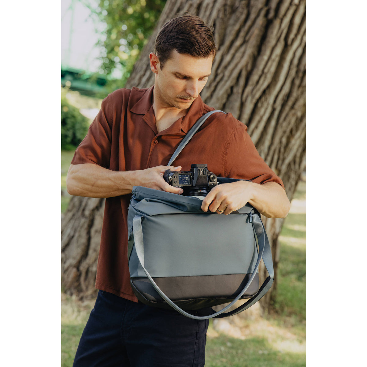Bolso Peak Design Everyday (Ocean Azul) - vista lateral