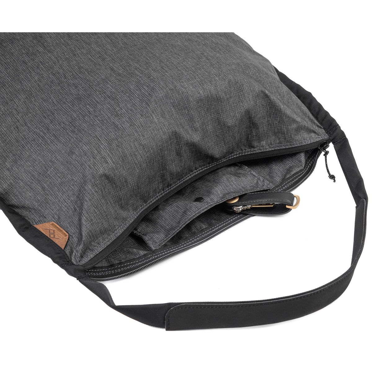 Bolso Peak Design Packable (Charcoal Gris, 12L) - vista lateral
