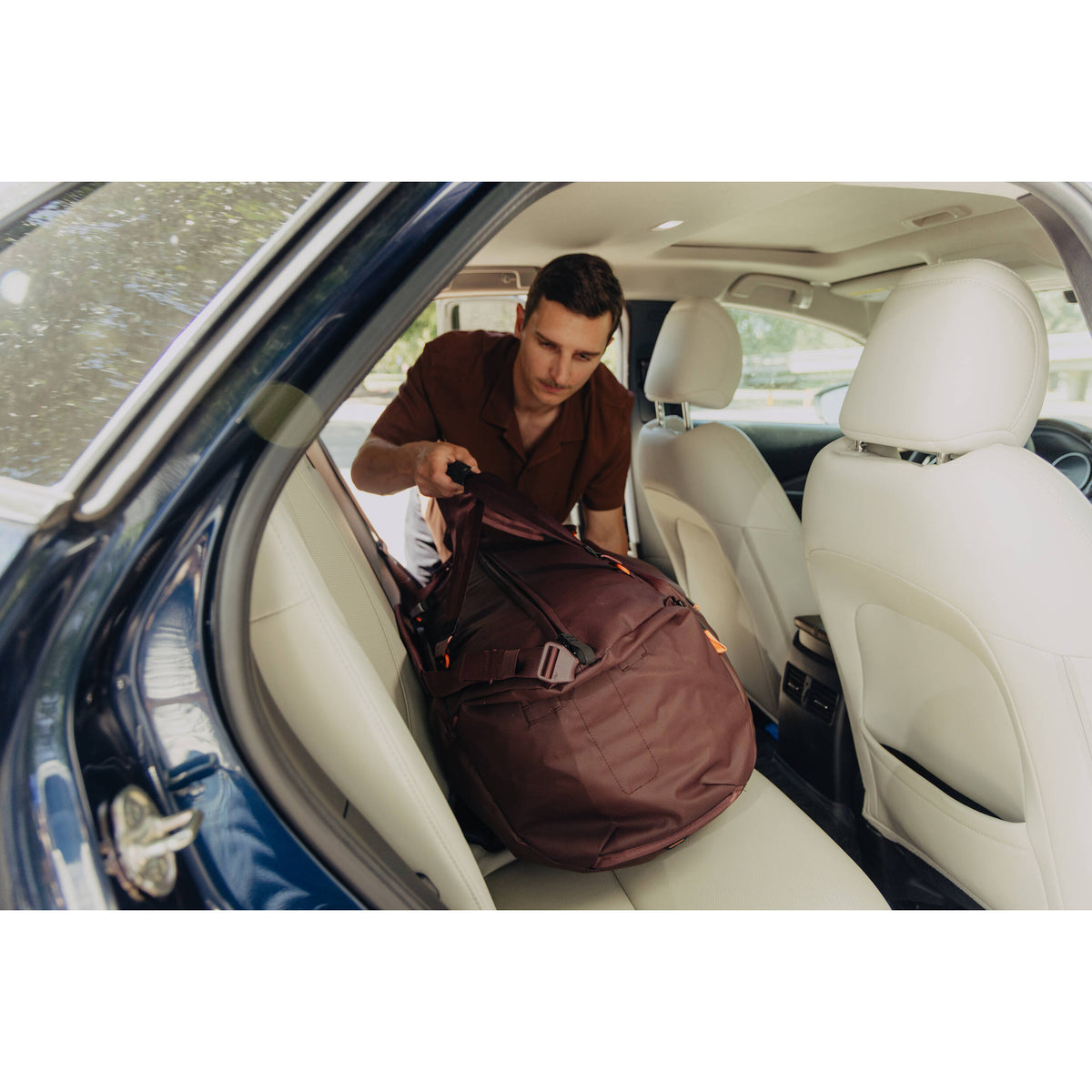 Bolso Peak Design Travel Duffel (Eclipse, 65L) - puertos y conexiones