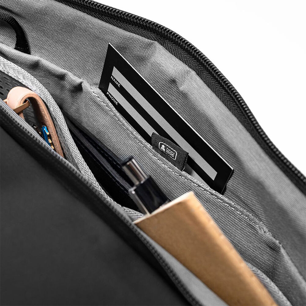 Bolso Peak Design Travel Duffel (Negro, 35L) - puertos y conexiones