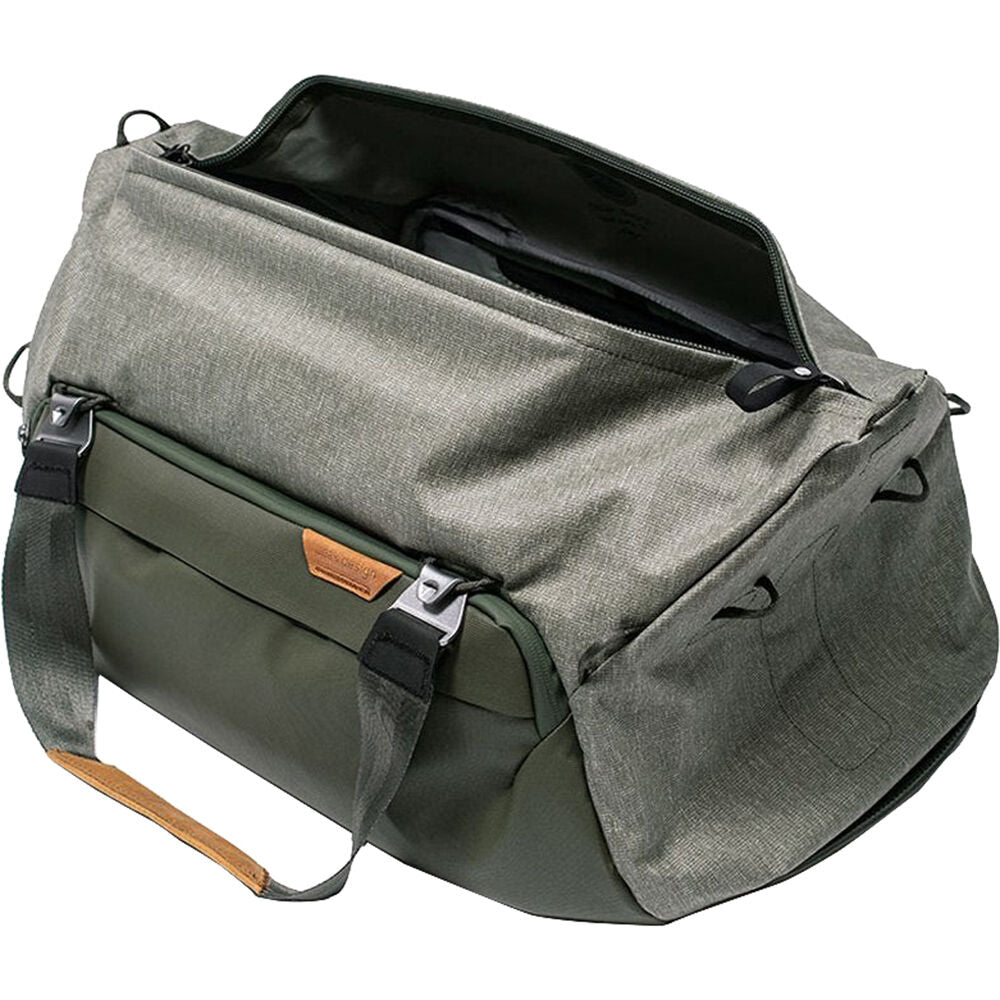 Bolso Peak Design Travel Duffel (Sage, 35L) - vista trasera