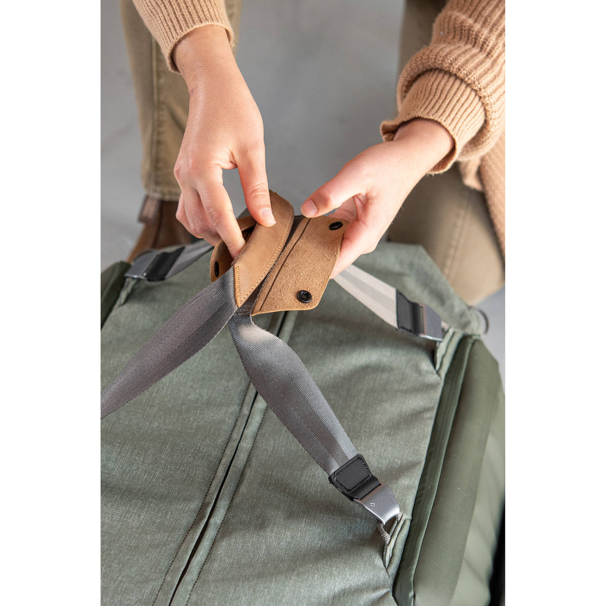 Bolso Peak Design Travel Duffel (Sage, 65L) (BTRD-65-SG-1) - contenido de la caja